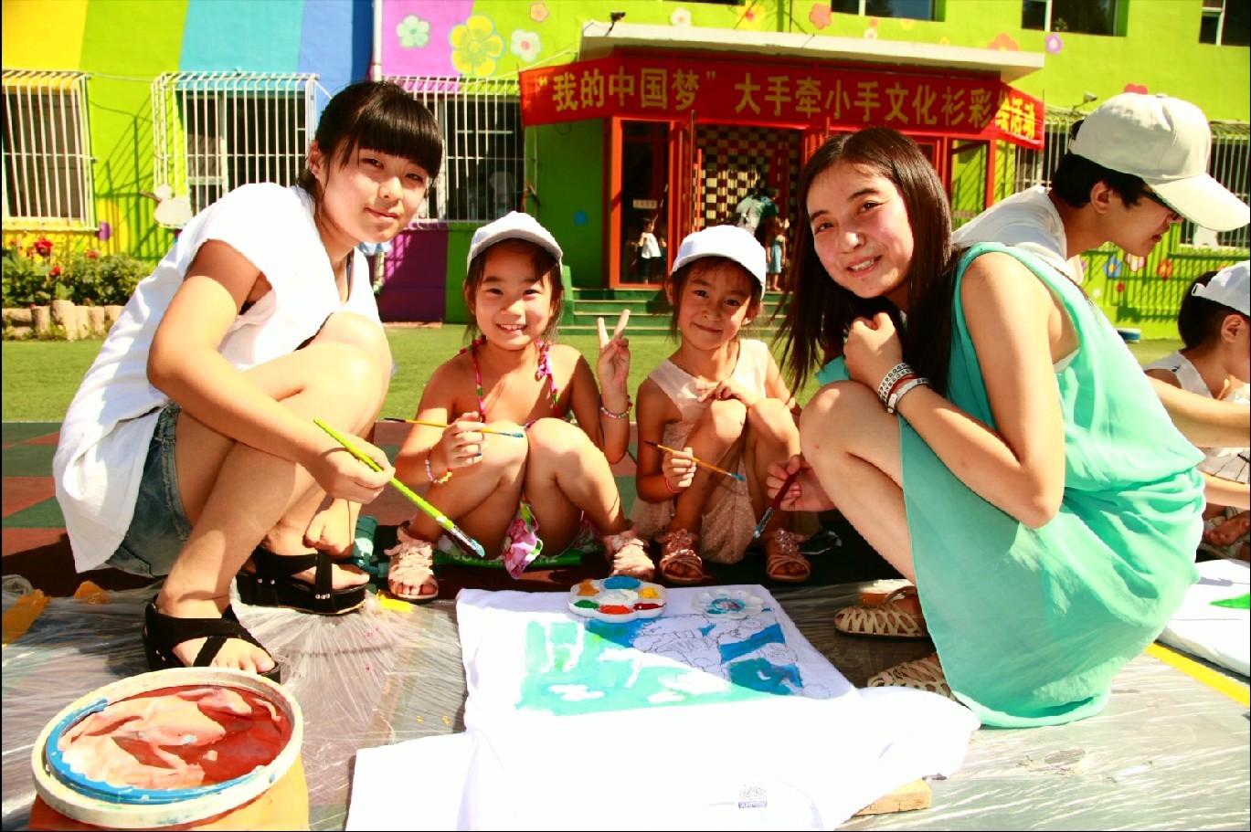 2013年暑期社会实践--“我的中国梦”大手牵小手文化衫彩绘（二）